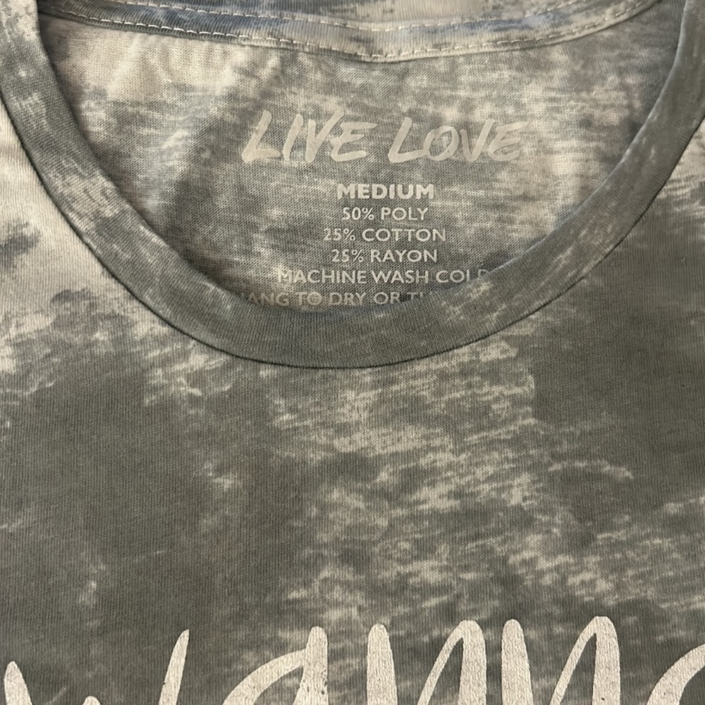 t-shirt - Picture 2 of 3